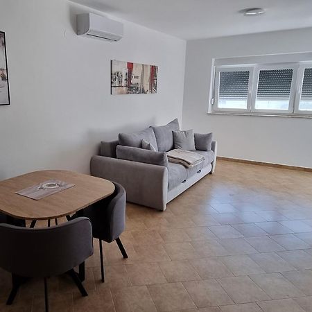 Apartmani Sunce I More Premantura Exterior photo