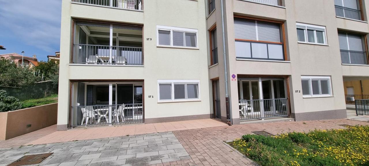 Apartmani Sunce I More Premantura Exterior photo