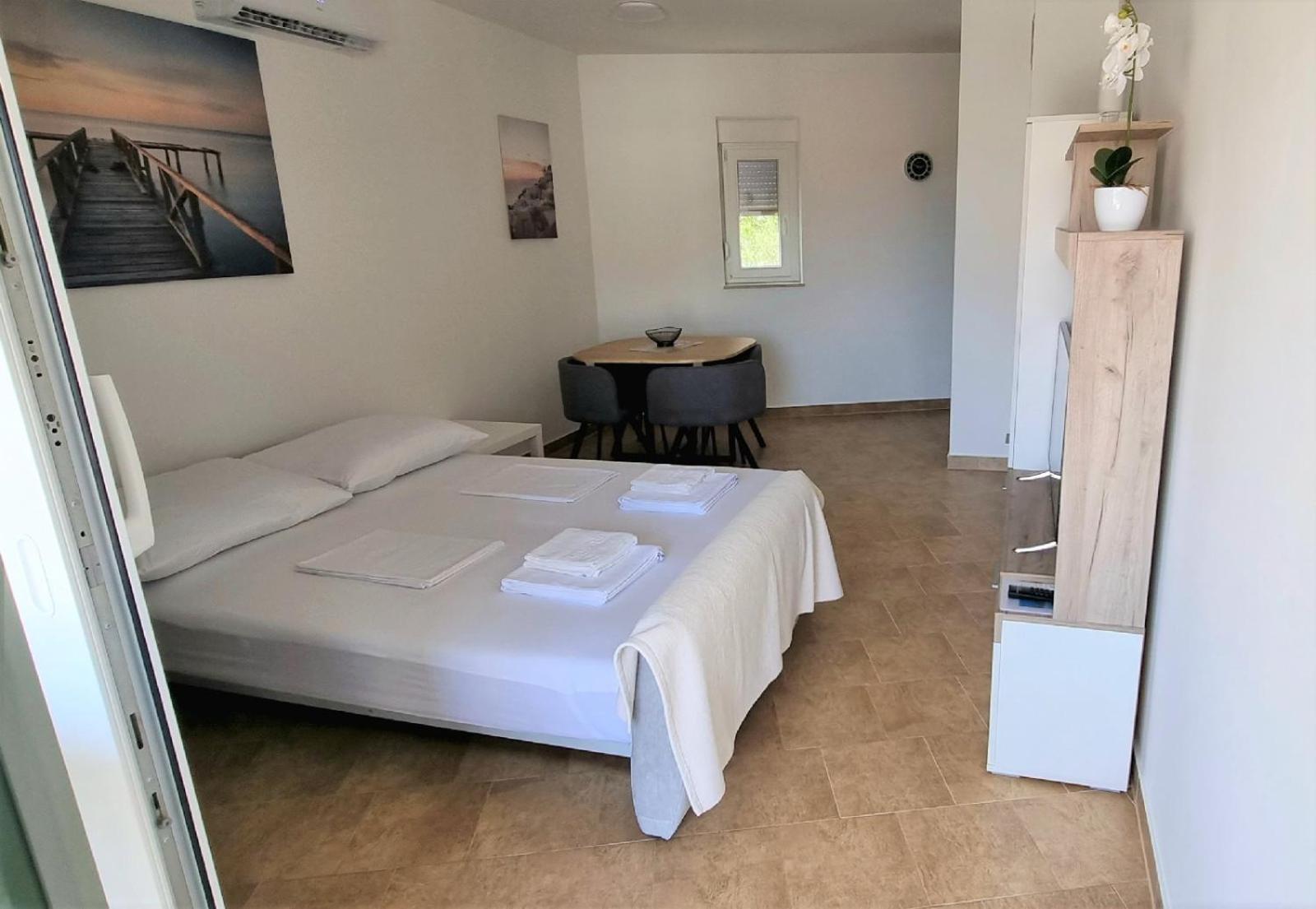 Apartmani Sunce I More Premantura Exterior photo