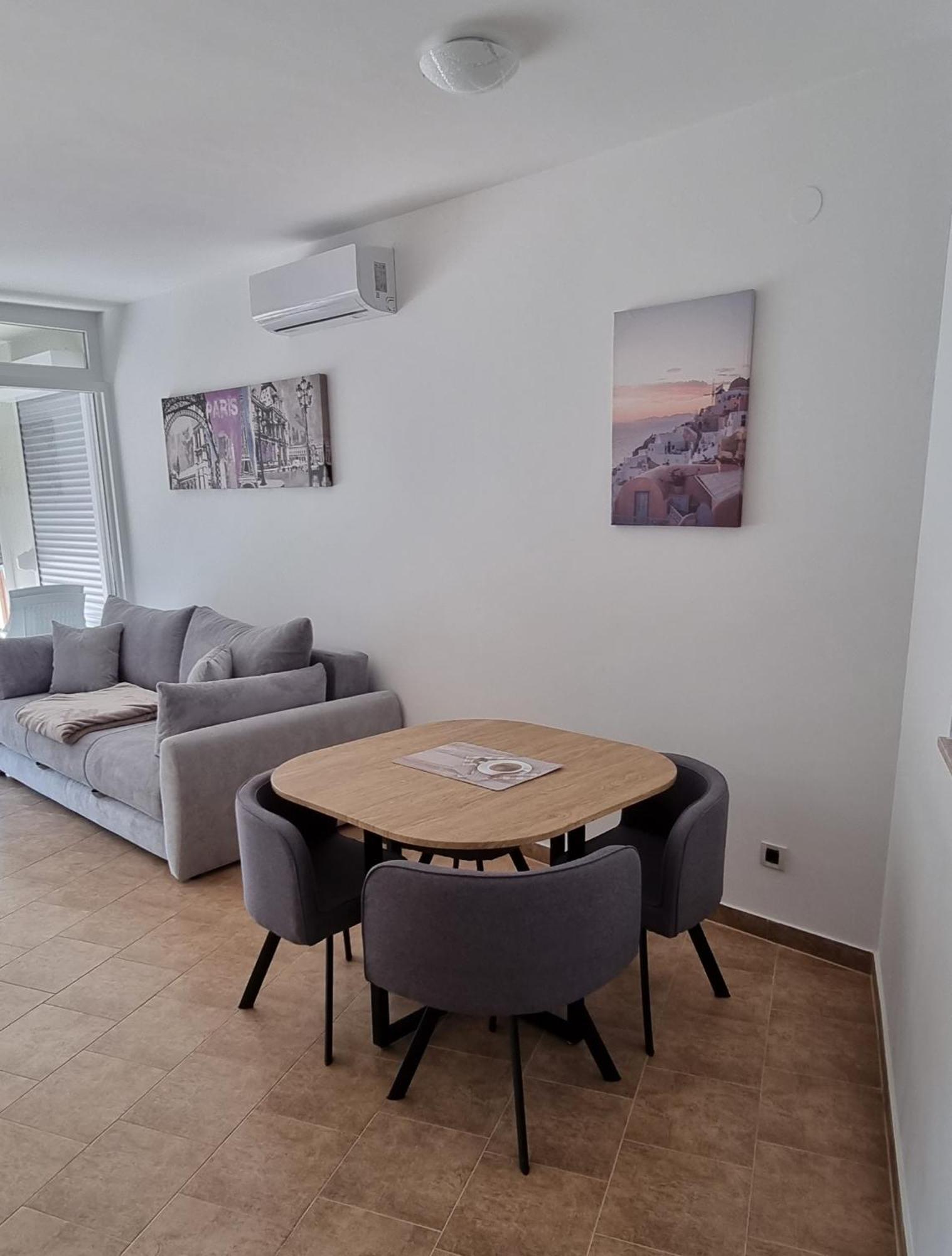 Apartmani Sunce I More Premantura Exterior photo